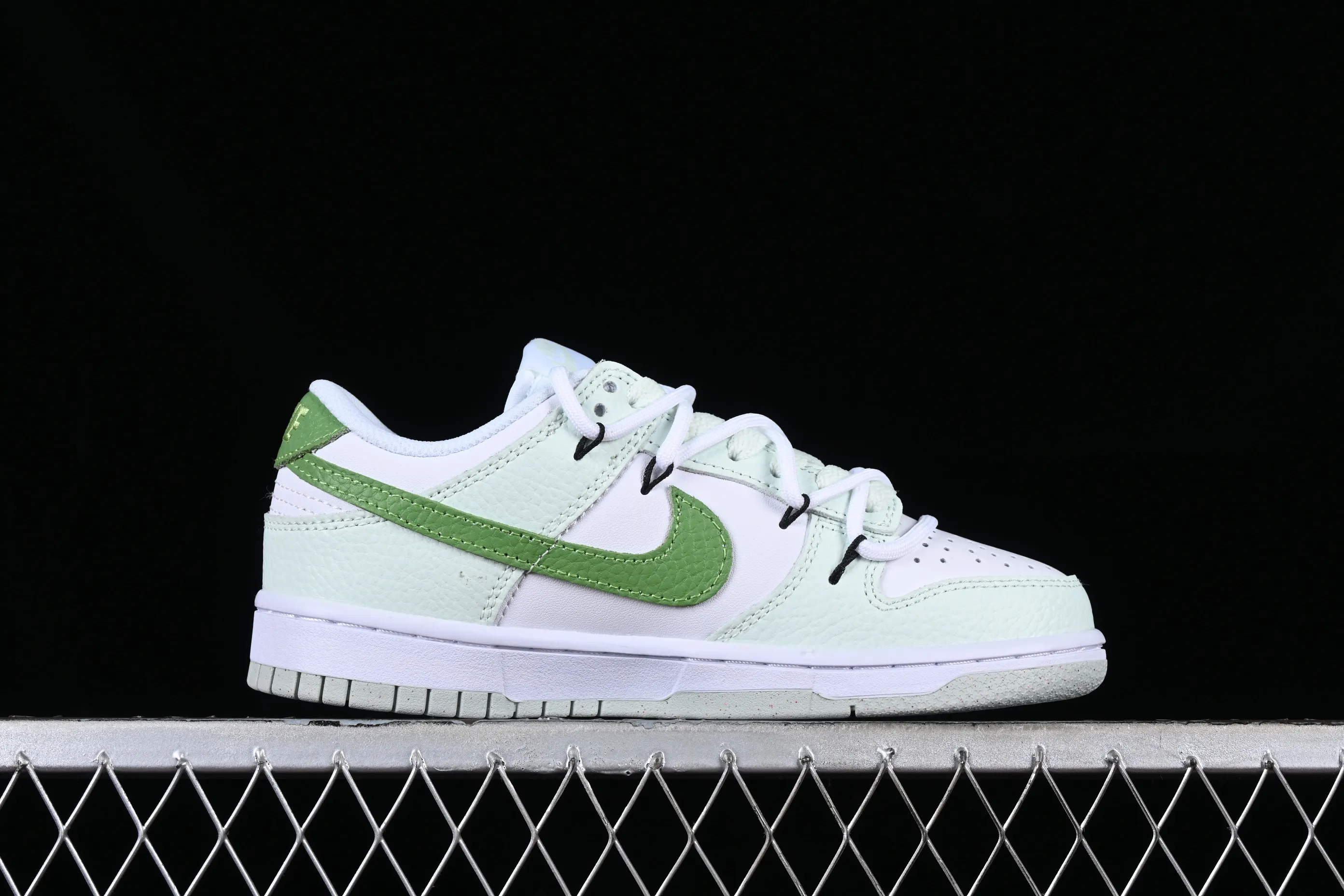 All categories Nk SB Dunk series Nk SB Dunk Low low-top sneakers Nk Dunk Low "Next Nature" refreshing green milk green SB strap low-top casual sneakers D1431-102